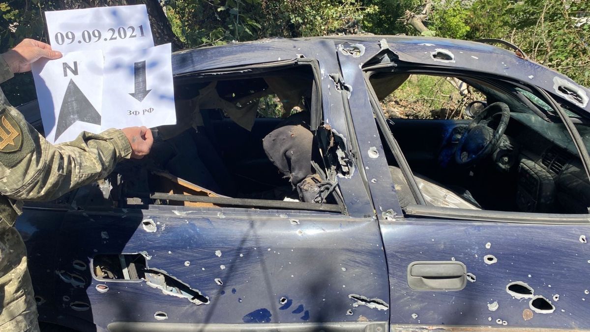 Розтрощене авто та будинок: в ООС показали наслідки обстрілів бойовиків біля Кряківки - Україна новини - 24 Канал Розтрощене авто та будинок: в ООС показали наслідки обстрілів бойовиків біля Кряківки - Україна новини - 24 Канал