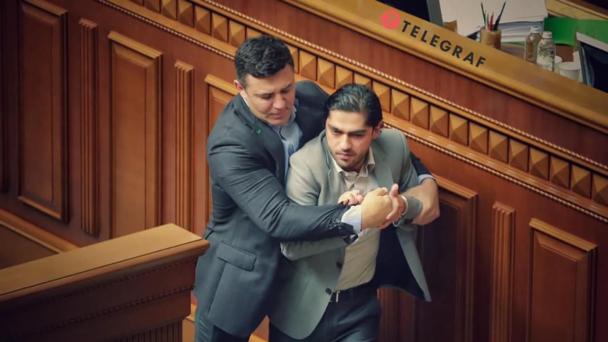 Обменялись обвинениями: Тищенко и Лерос прокомментировали свою стычку в Раде Обменялись обвинениями: Тищенко и Лерос прокомментировали свою стычку в Раде