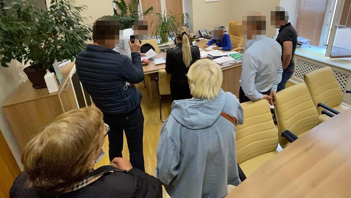 ДБР обшукує кілька департаментів КМДА через незаконну передачу землі в центрі Києва - Київ ДБР обшукує кілька департаментів КМДА через незаконну передачу землі в центрі Києва - Київ