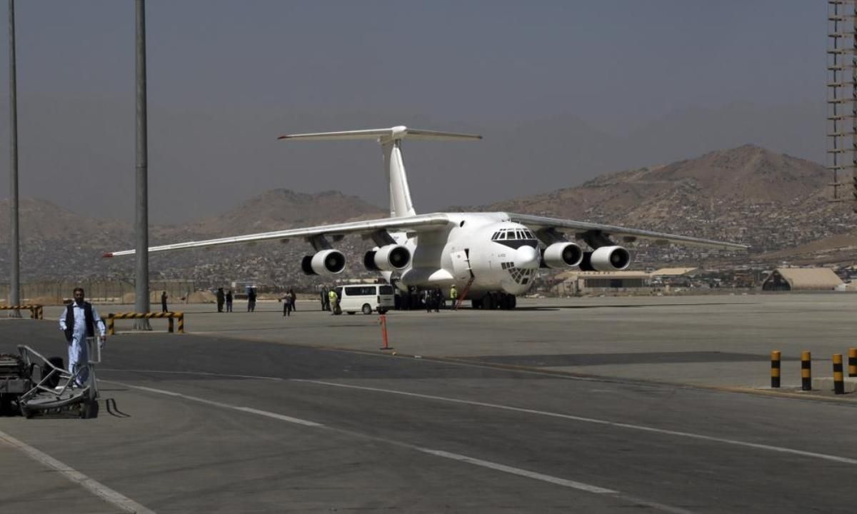 Впервые после выхода США: из Афганистана вылетел чартер с эвакуированными иностранцами Впервые после выхода США: из Афганистана вылетел чартер с эвакуированными иностранцами