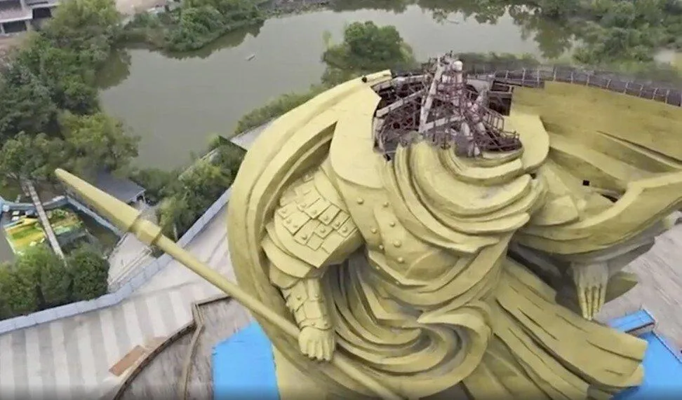 У Китаї за 24 мільйони доларів перенесуть гігантську статую