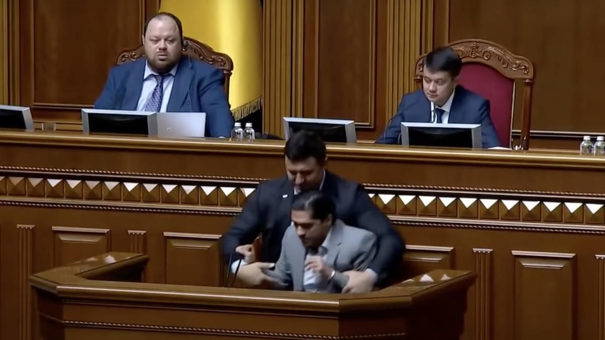 Покарання за бійку: Тищенка можуть вигнати з фракції "Слуга народу" - 24 Канал Покарання за бійку: Тищенка можуть вигнати з фракції "Слуга народу" - 24 Канал