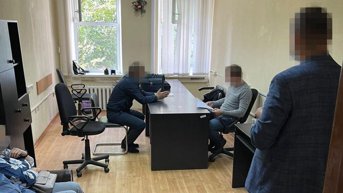 Забрали 20-річні документи: у КМДА розповіли про обшуки в департаментах - Київ