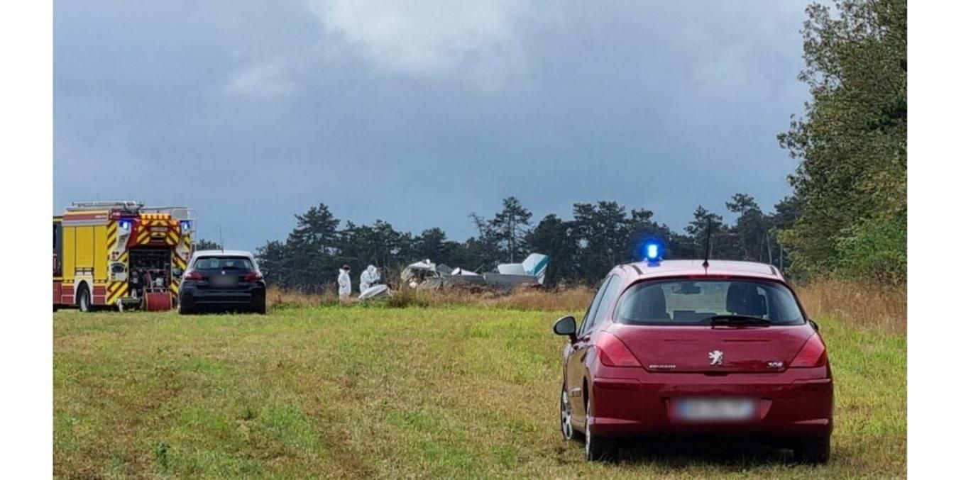 Во Франции разбился туристический самолет: все находившиеся на борту погибли Во Франции разбился туристический самолет: все находившиеся на борту погибли
