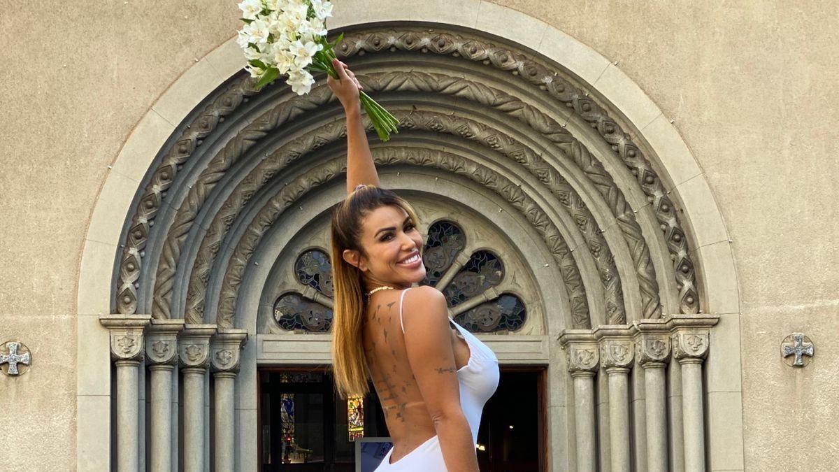 "Буду любить превыше всего": в Бразилии модель вышла замуж за себя и собирается в медовый месяц