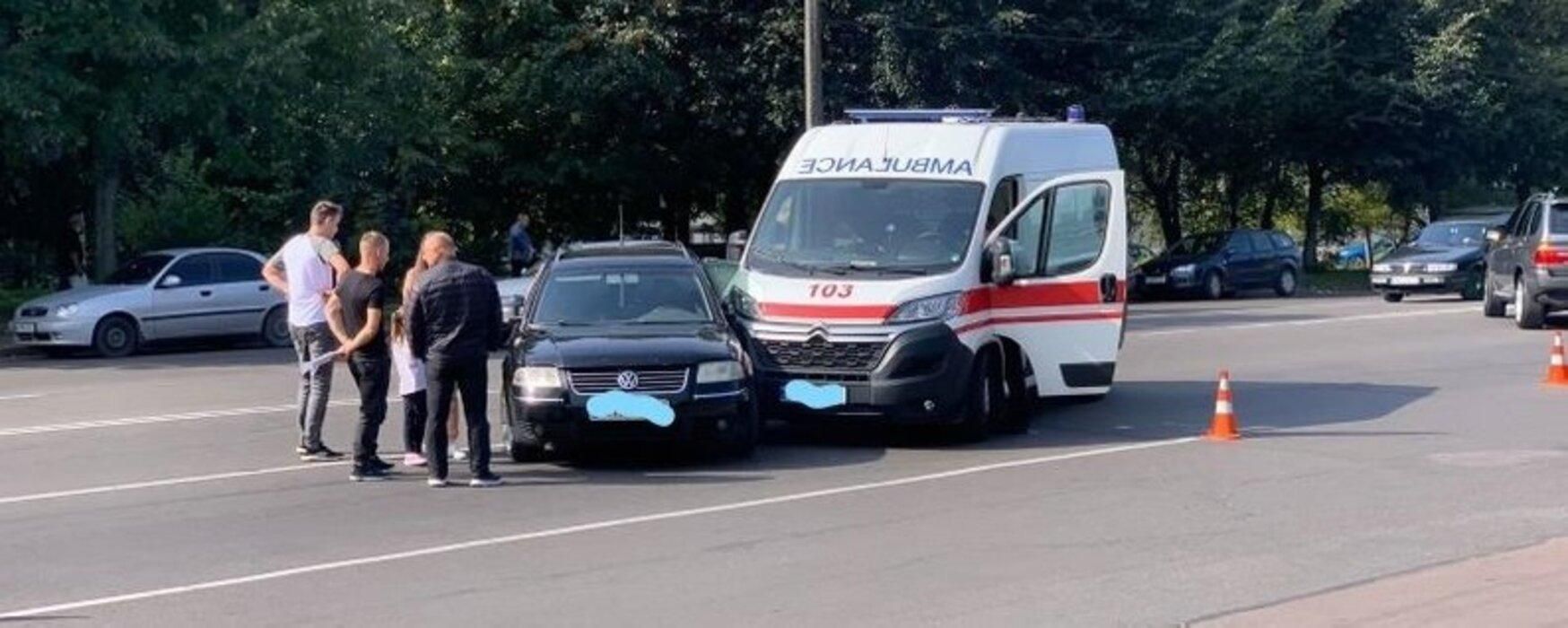У Житомирі зіштовхнулися швидка та легковик: загинула людина, яку везли до лікарні - Новини Житомира - 24 Канал