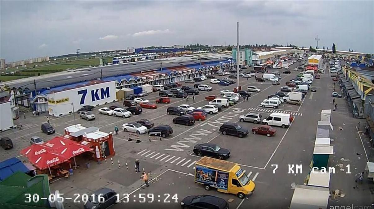 Забризкали газом і побили: на ринку "7-й кілометр" невідомі викрали в жінки понад мільйон - Свіжі новини Одеси - 24 Канал Забризкали газом і побили: на ринку "7-й кілометр" невідомі викрали в жінки понад мільйон - Свіжі новини Одеси - 24 Канал