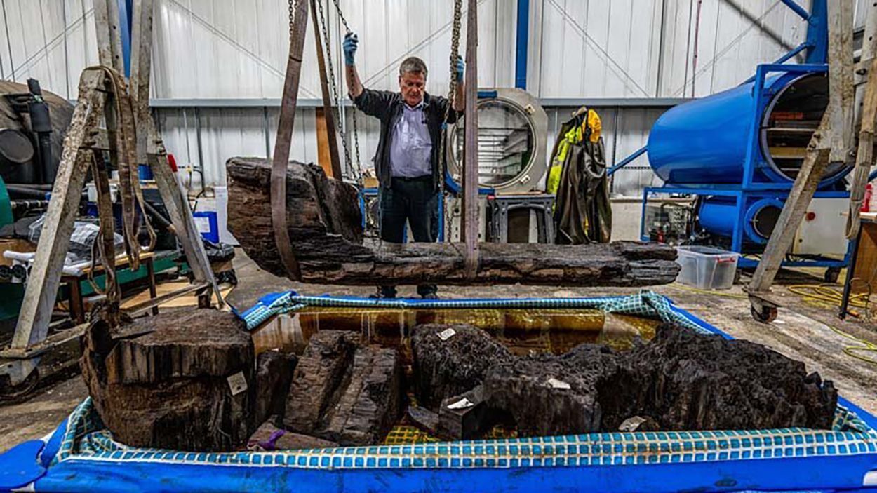 Обустраивали гольф-клуб, а нашли древний гроб бронзового века Обустраивали гольф-клуб, а нашли древний гроб бронзового века