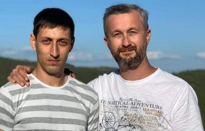 Били током, вывозили в лес и имитировали расстрел: новые детали о пытках пленников Кремля