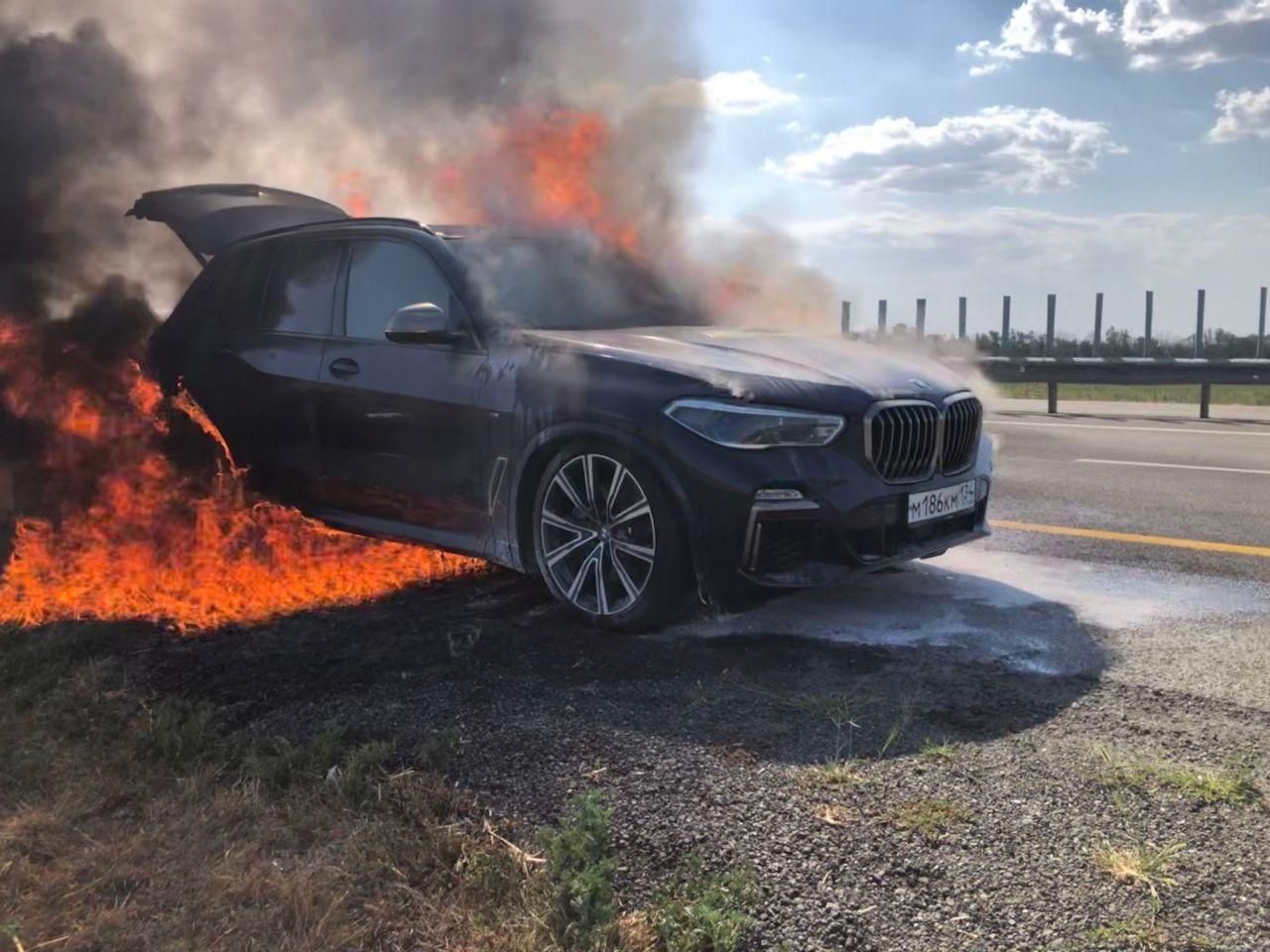 У Львові ображений пішохід підпалив позашляховик ексгенпрокурора Олега Махніцького - Свіжі новини Львова - Львів