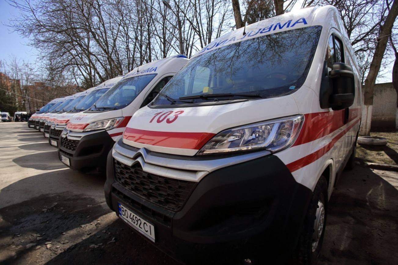 В селе на Тернопольщине мужчина скоропостижно скончался во время танца на свадьбе В селе на Тернопольщине мужчина скоропостижно скончался во время танца на свадьбе