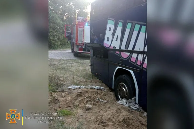 Автобус загруз у піску в Дніпрі 