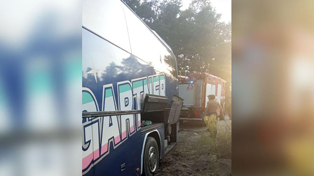 44 ребенка оказались в ловушке: днепровские спасатели освобождали автобус 44 ребенка оказались в ловушке: днепровские спасатели освобождали автобус