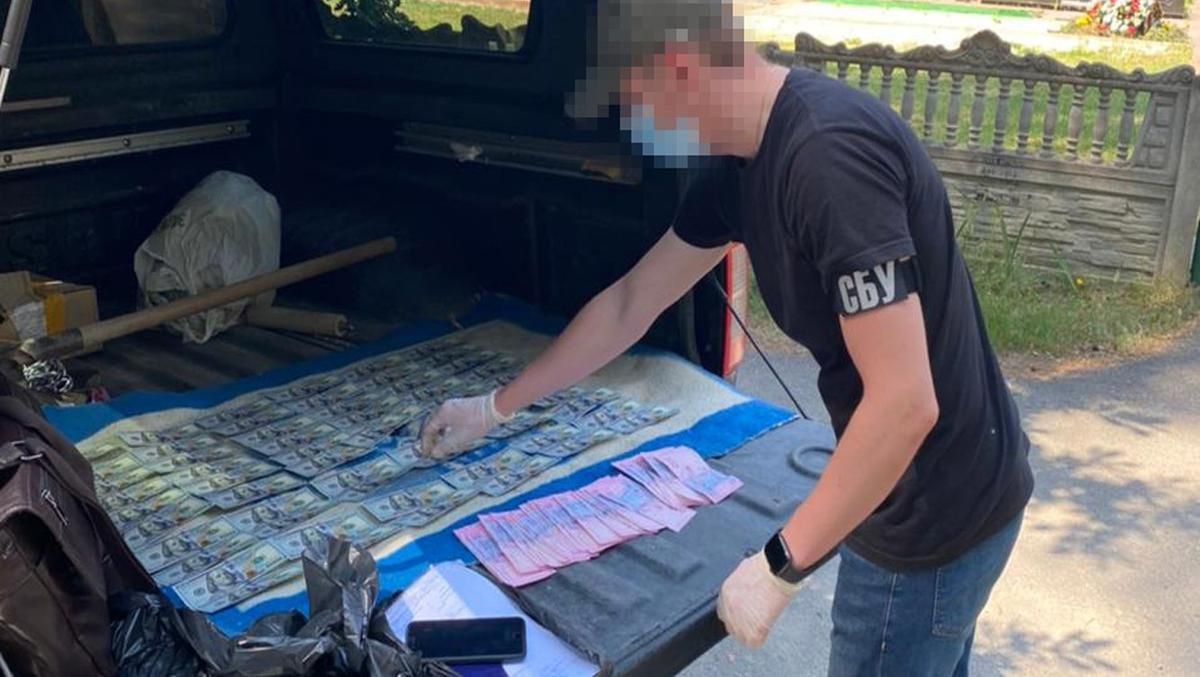 СБУ викрила посадовців, які вимагали до 50 тисяч доларів за місце на київських кладовищах - Київ СБУ викрила посадовців, які вимагали до 50 тисяч доларів за місце на київських кладовищах - Київ