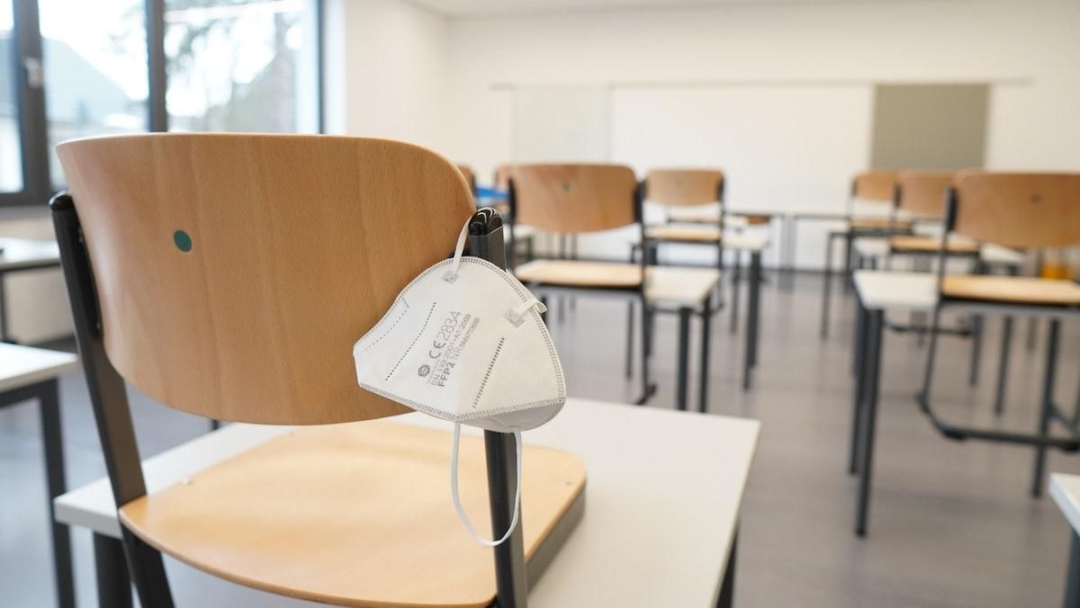 Закарпаття з наступного тижня перейде в жовту зону: які навчальні заклади продовжать роботу - Освіта Закарпаття з наступного тижня перейде в жовту зону: які навчальні заклади продовжать роботу - Освіта