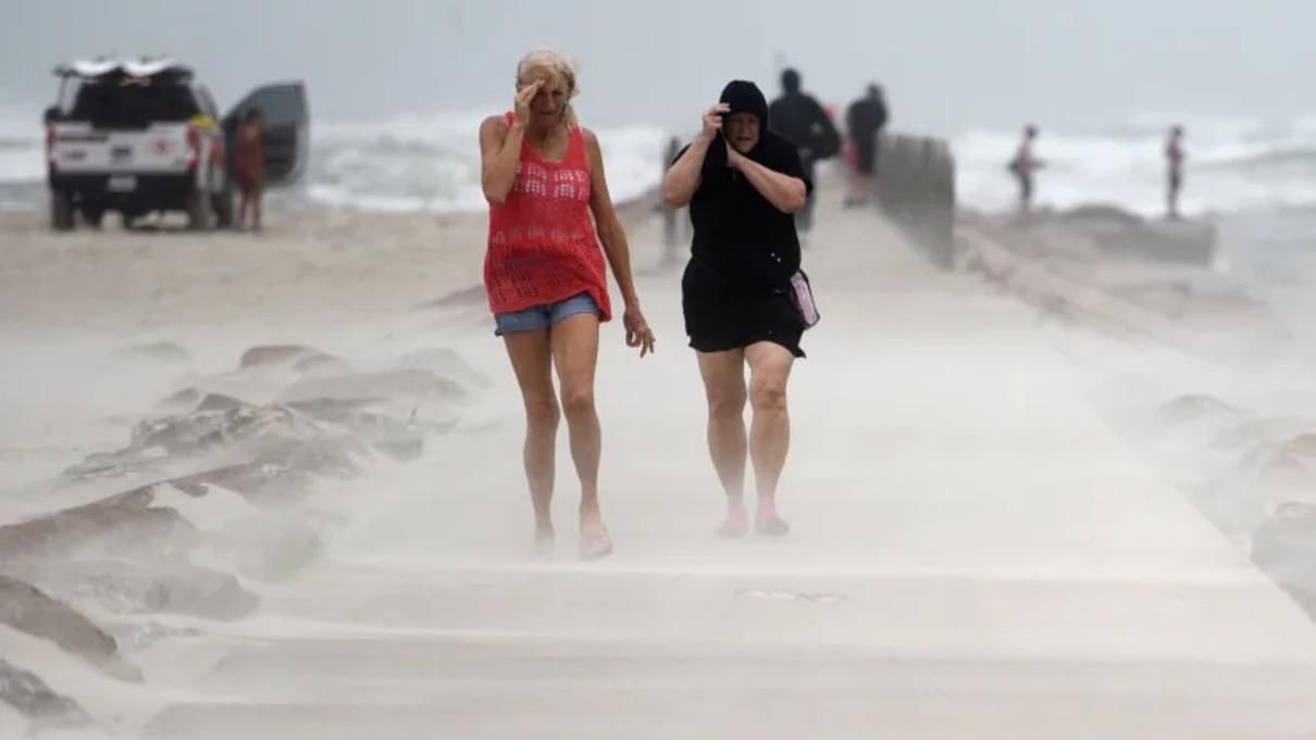 Після Іди удар завдає Ніколас: на США насувається небезпечний ураган - 24 Канал Після Іди удар завдає Ніколас: на США насувається небезпечний ураган - 24 Канал