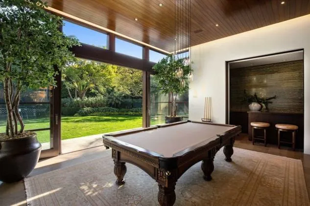 Голлівудський актор Метт Деймон знизив ціну на розкішний особняк у Лос-Анджелесі Голлівудський актор Метт Деймон знизив ціну на розкішний особняк у Лос-Анджелесі