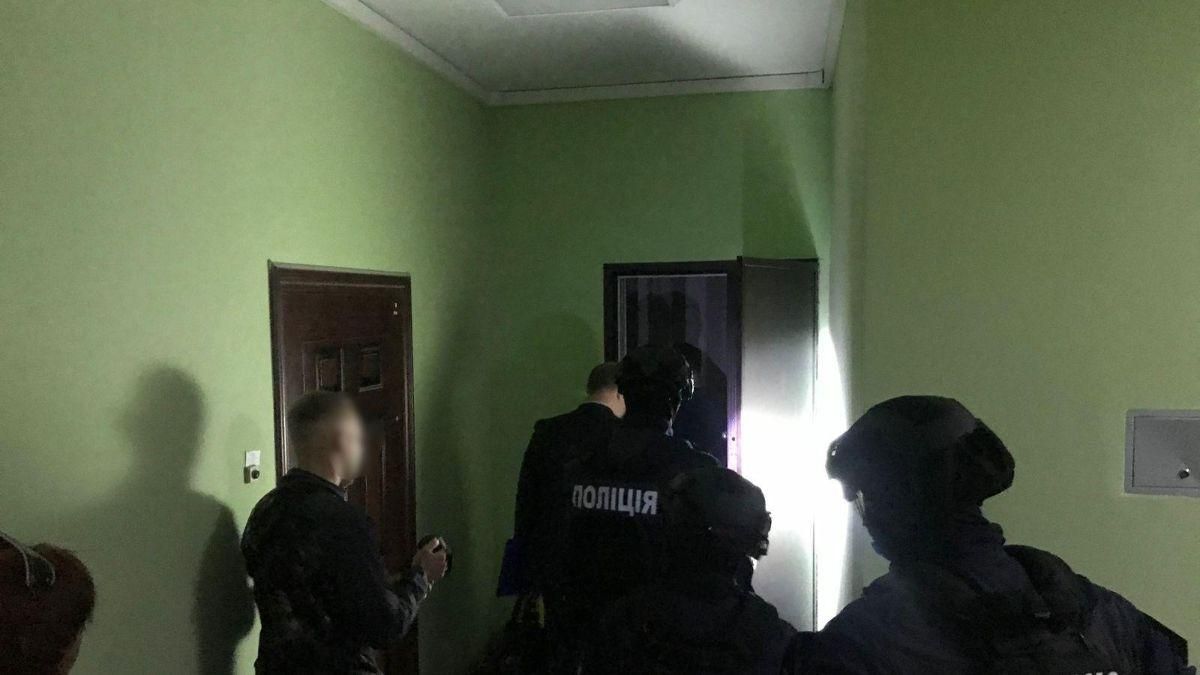Публікували брехню про політиків та вимагали криптовалюту: поліція викрила злочинну схему - Україна новини - 24 Канал