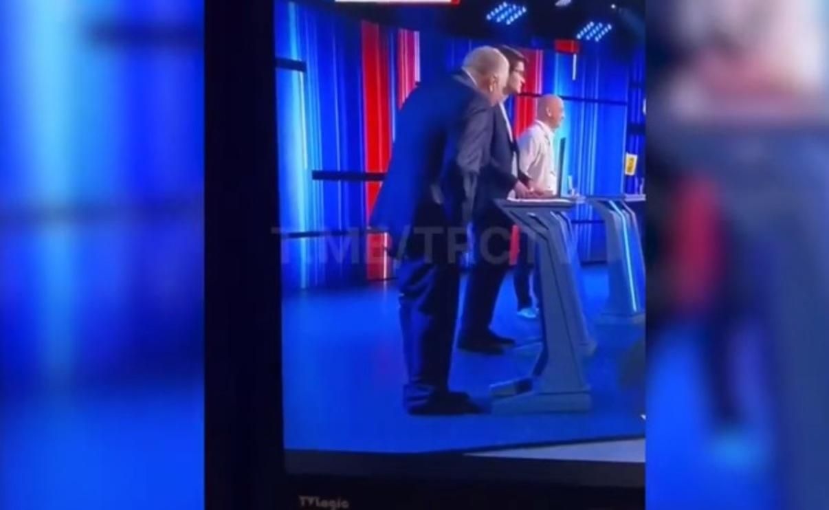 Жиріновський загубив штани в прямому ефірі: курйозне відео - 24 Канал