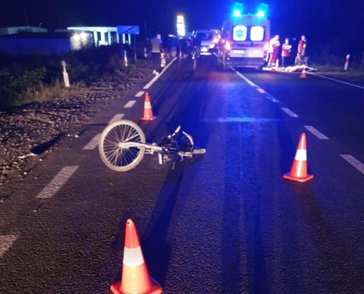 На Закарпатті авто на смерть збило хлопчика на велосипеді - Україна новини - 24 Канал
