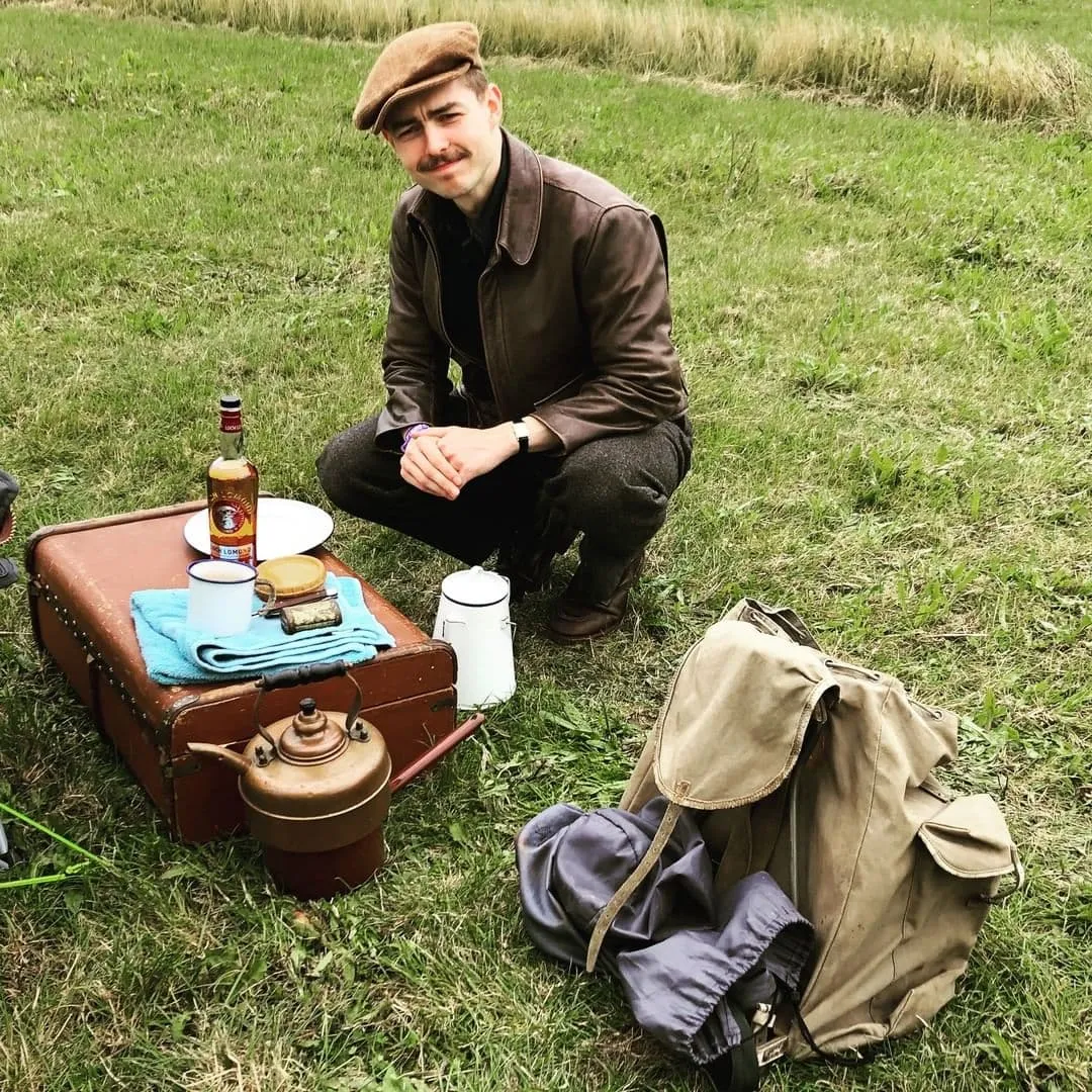 Пара живет полностью в стиле 30-х годов Пара живет полностью в стиле 30-х годов