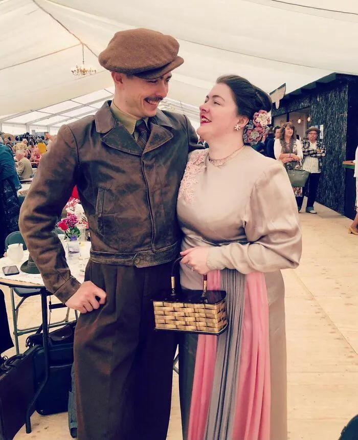 Пара живет полностью в стиле 30-х годов Пара живет полностью в стиле 30-х годов