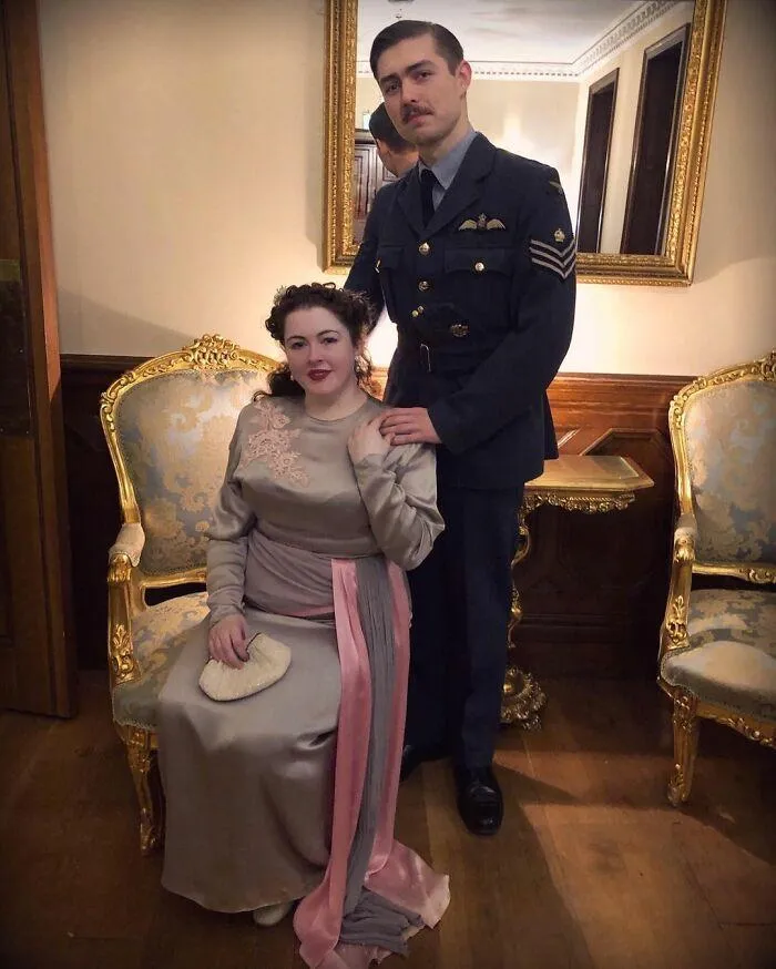 Пара живет полностью в стиле 30-х годов Пара живет полностью в стиле 30-х годов