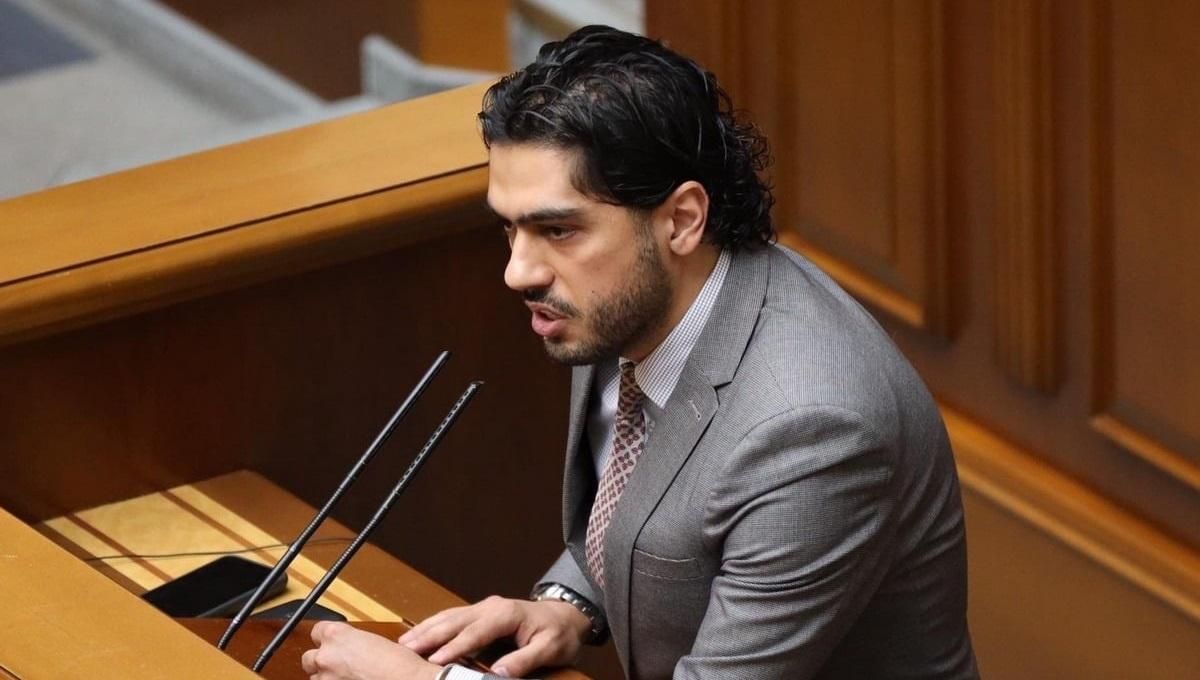 Правоохоронці розслідують хабарництво і підпал авто Лероса, – блогер Правоохоронці розслідують хабарництво і підпал авто Лероса, – блогер