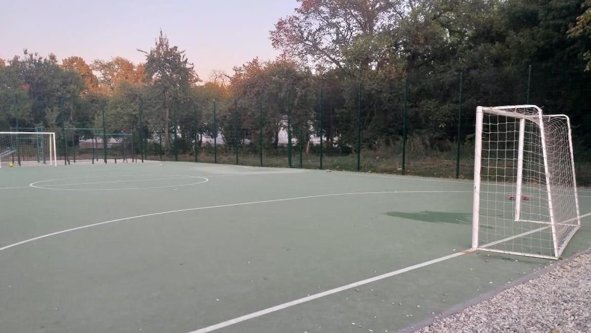 Впали ворота: у Харкові на шкільному стадіоні тяжко травмувався 6-річний хлопчик - Новини Харкова - 24 Канал Впали ворота: у Харкові на шкільному стадіоні тяжко травмувався 6-річний хлопчик - Новини Харкова - 24 Канал