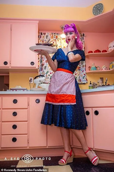 Фанатка вінтажу витратила 50 тисяч доларів, щоб відтворити в домі атмосферу 1950-х років Фанатка вінтажу витратила 50 тисяч доларів, щоб відтворити в домі атмосферу 1950-х років