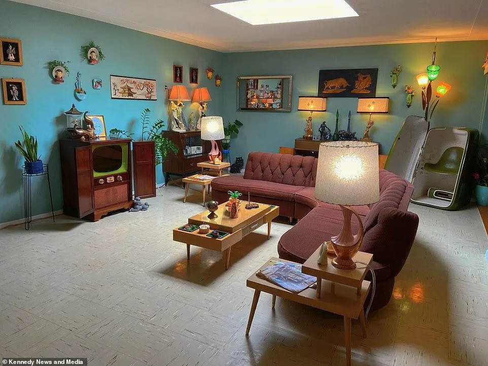 Фанатка вінтажу витратила 50 тисяч доларів, щоб відтворити в домі атмосферу 1950-х років Фанатка вінтажу витратила 50 тисяч доларів, щоб відтворити в домі атмосферу 1950-х років