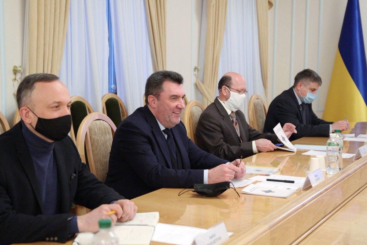 Європейський інвестор "Октагон-Аутдор" звернувся до РНБО для захисту від рейдерства СБУ - Україна новини - 24 Канал Європейський інвестор "Октагон-Аутдор" звернувся до РНБО для захисту від рейдерства СБУ - Україна новини - 24 Канал