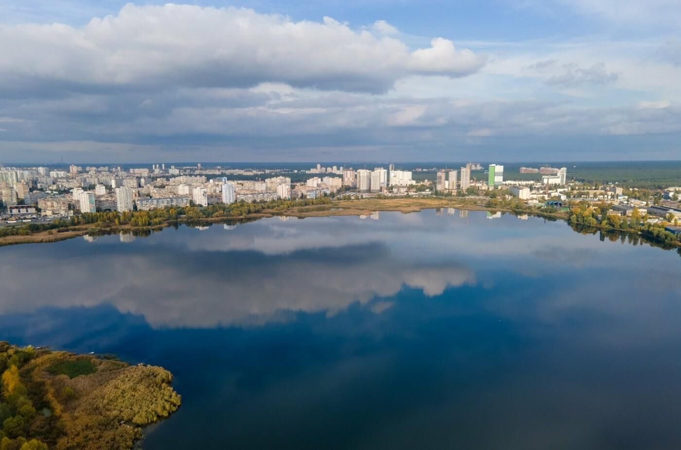 Жители против: Хомутынник хочет построить ТРЦ возле озера в Киеве