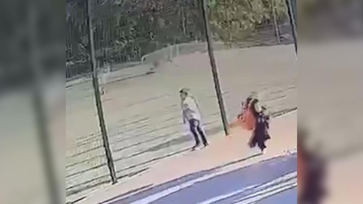 Обнародовали видео падения футбольных ворот на мальчика в Харькове