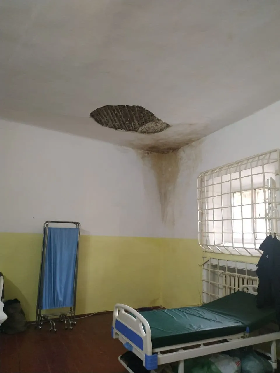 Мертві щурі та мокрі стіни: в офісі омбудсмена жахнулися умовами у львівській в'язниці