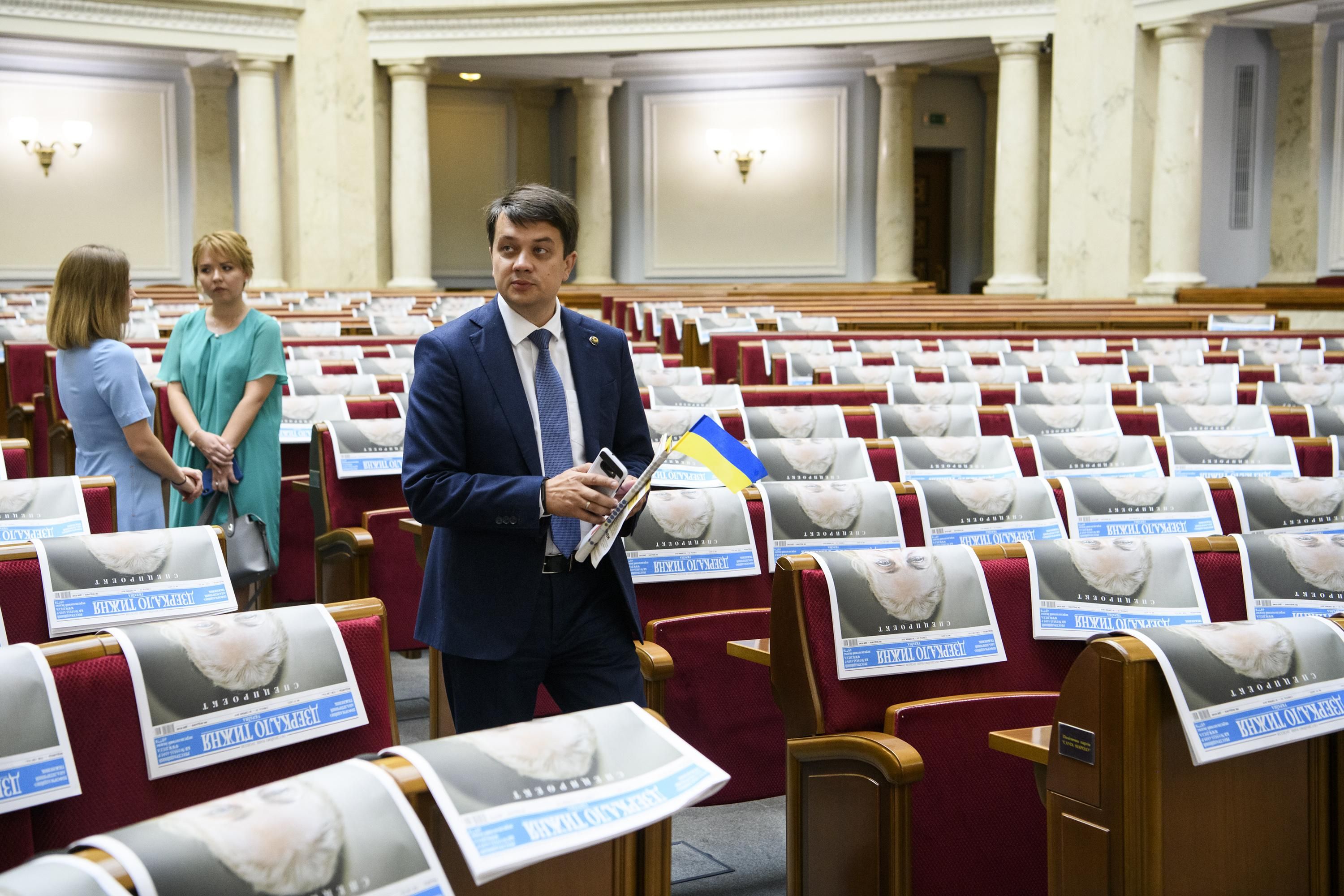 Законопроект о переходном периоде на Донбассе требует обсуждений, – Разумков