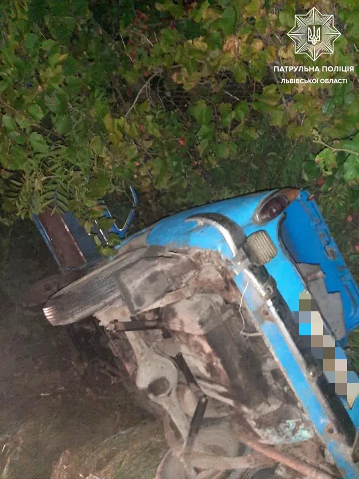 Алкоголю в 14 разів вище норми: біля Львова п'яний водій перекинув свій Москвич Алкоголю в 14 разів вище норми: біля Львова п'яний водій перекинув свій Москвич