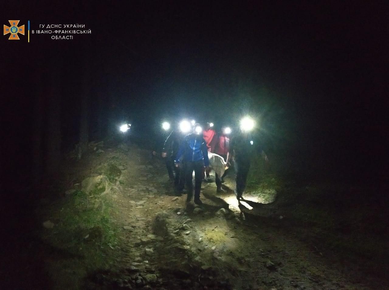 Вогонь розпалювали там, де його палили ще до нас – член групи, вогнище якої вибухнуло в Карпатах - Україна новини - 24 Канал Вогонь розпалювали там, де його палили ще до нас – член групи, вогнище якої вибухнуло в Карпатах - Україна новини - 24 Канал