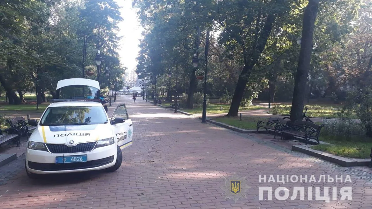 У центральному парку Львова велосипедист збив жінку: обоє отримали важкі травми
