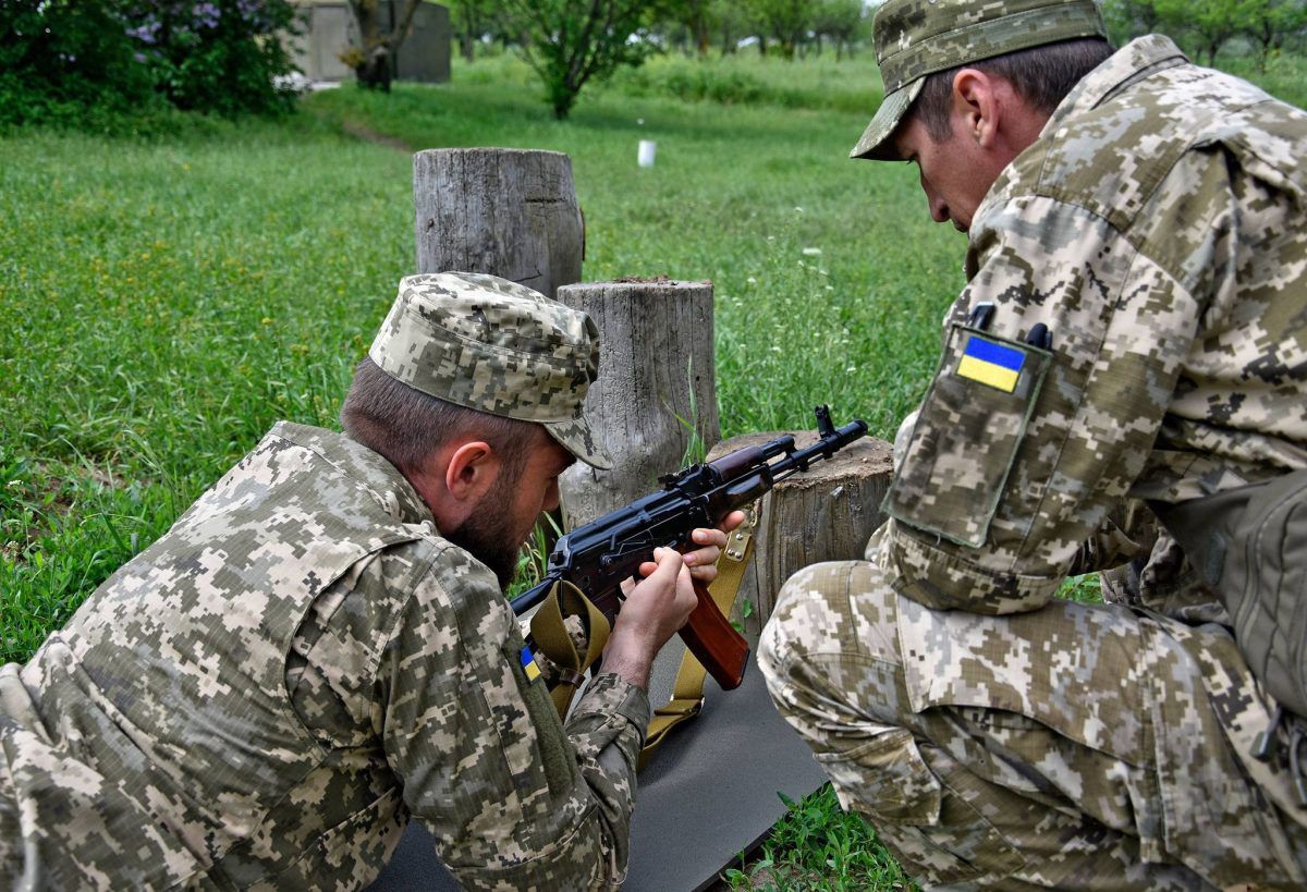 Робив непристойні натяки: харківський офіцер "провчив" свого сусіда - 24 Канал