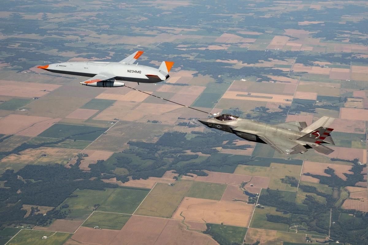 Безпілотник Boeing вперше заправив в повітрі винищувач F-35 Lightning II: вражаюче відео - Новини технологій - Техно