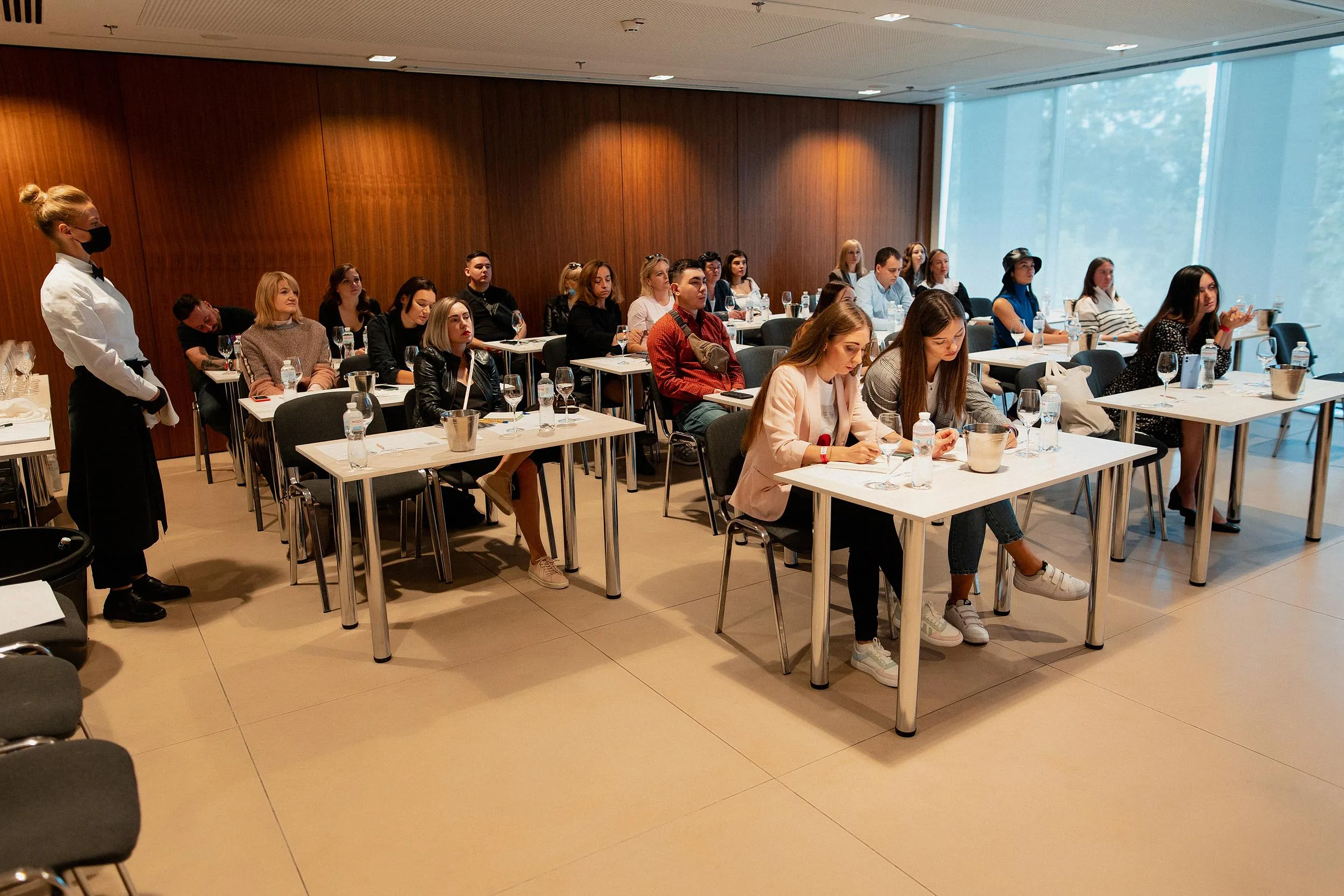 Перший міжнароднйи фестиваль вина у Києві Be WINE Перший міжнароднйи фестиваль вина у Києві Be WINE
