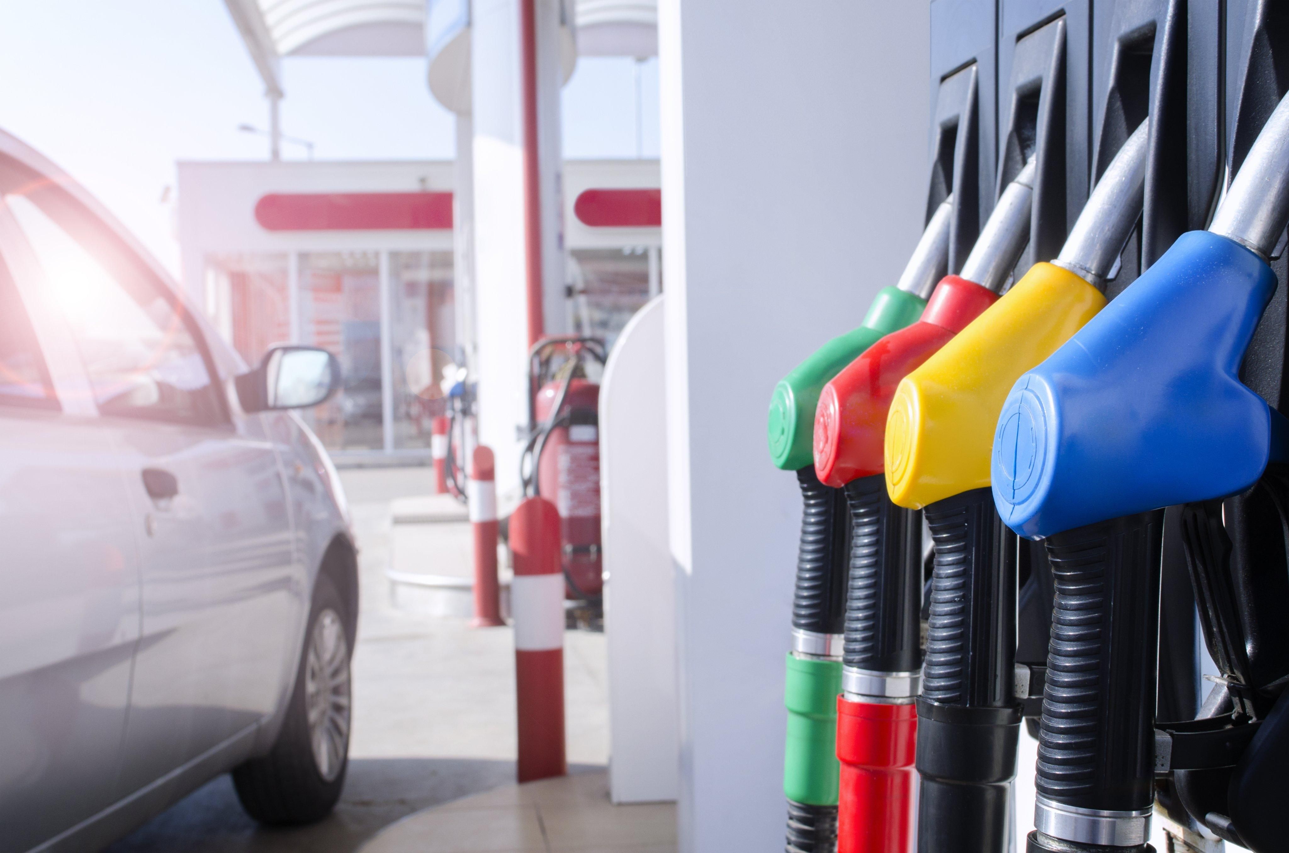 В Україні почав дорожчати бензин: в чому причина та нова вартість пального - Економічні новини України - Економіка