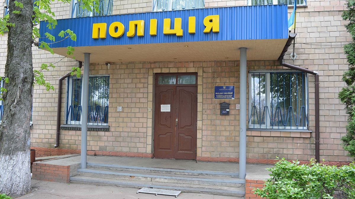 Розмалював відділок поліції нецензурними картинками: затримали зухвалого жителя Одещини - Україна новини - 24 Канал Розмалював відділок поліції нецензурними картинками: затримали зухвалого жителя Одещини - Україна новини - 24 Канал