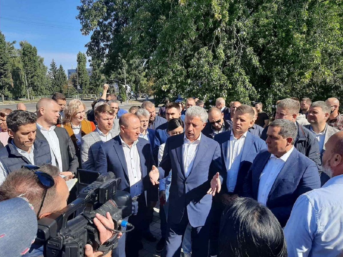 Неудавшаяся революция ОПЗЖ: оппозиционеры провели "тайный" митинг в Киеве - Украина новости - 24 Канал Неудавшаяся революция ОПЗЖ: оппозиционеры провели "тайный" митинг в Киеве - Украина новости - 24 Канал