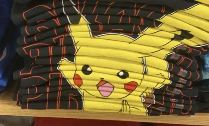 Ці сорочки складають цілого Пікачу Ці сорочки складають цілого Пікачу