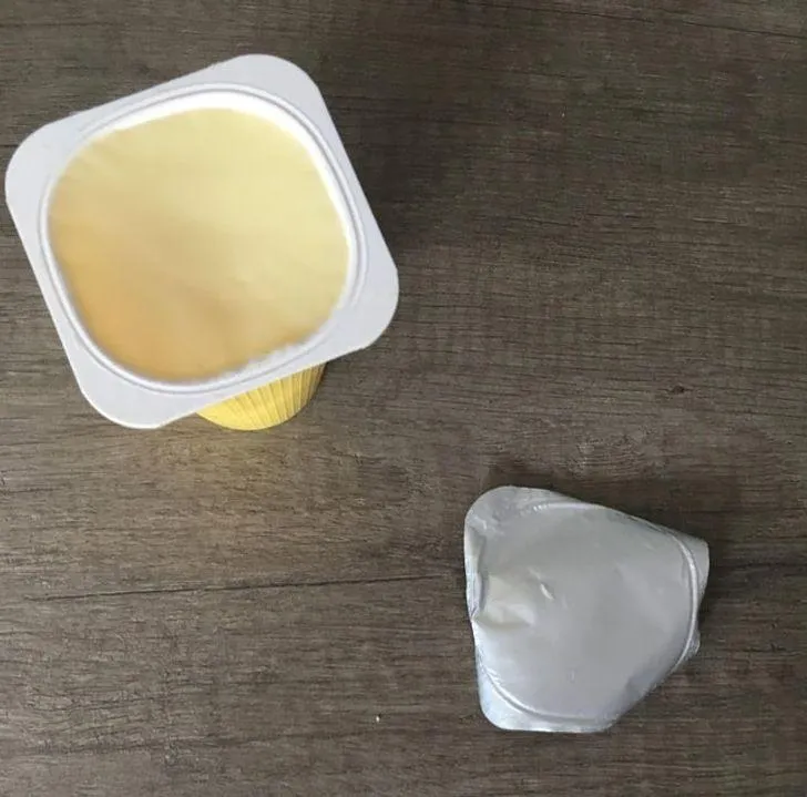 На фользі зовсім немає слідів На фользі зовсім немає слідів