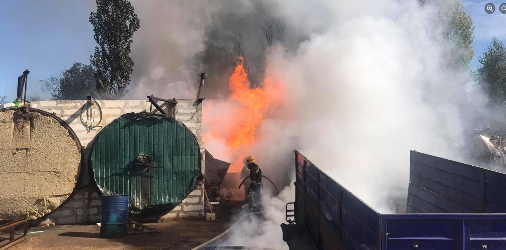 На предприятии в Житомире взорвалась 200-литровая бочка: есть пострадавшие