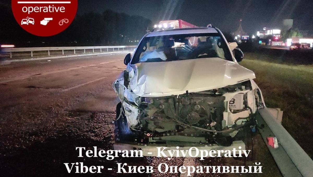 На Окружній у Києві п'яний СТОшник розвалив елітну автівку клієнта - Київ На Окружній у Києві п'яний СТОшник розвалив елітну автівку клієнта - Київ