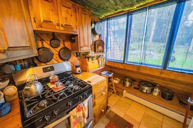 Американець продав пеервернутий дім за 195 тисяч доларів Американець продав пеервернутий дім за 195 тисяч доларів